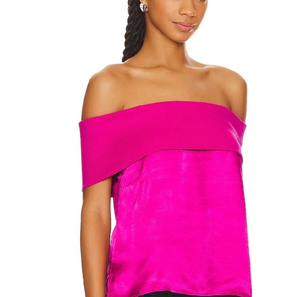 ‼️LAST CHANCE ‼️REVOLVE off shoulder top‼️